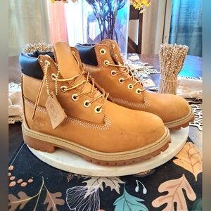 Timberland Classic Wheat 6-Inch Boot In Size Big Kids 4.5